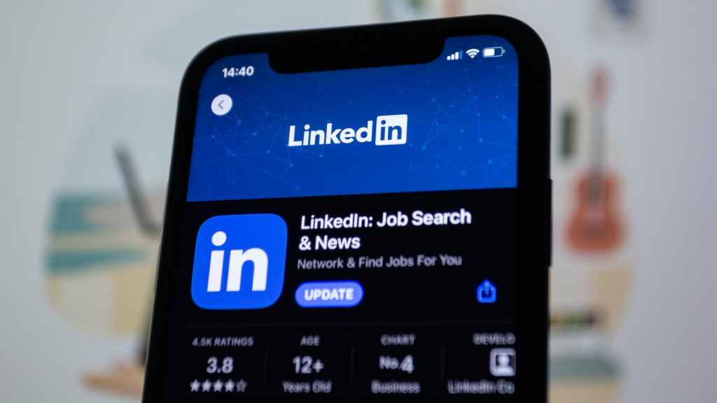 Unleashing the Power of LinkedIn: A Guide to Building Your Professional Presence